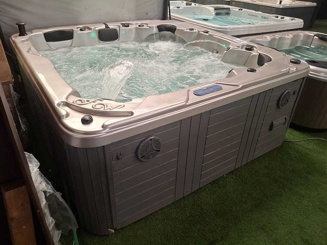 Balboa 5 persoons jacuzzi en buitenspa - afbeelding 2 van  25