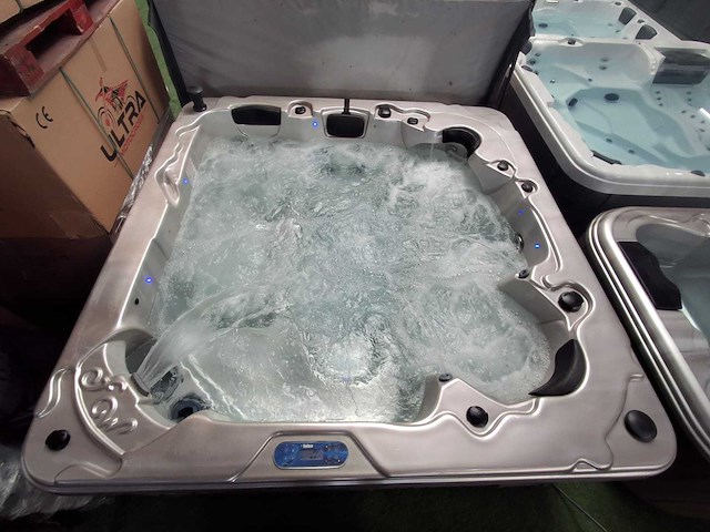 Balboa 5 persoons jacuzzi en buitenspa - afbeelding 12 van  25