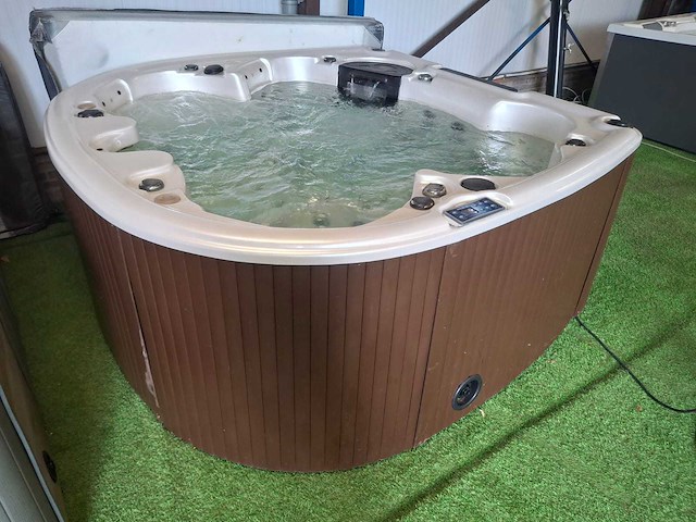 Balboa 5 persoons jacuzzi en buitenspa - afbeelding 24 van  30