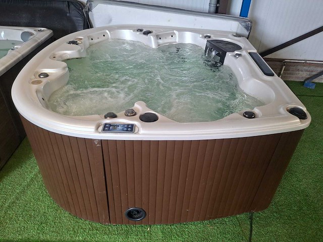 Balboa 5 persoons jacuzzi en buitenspa - afbeelding 25 van  30