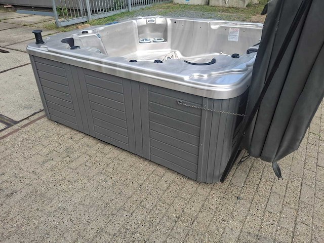 Balboa 5 persoons jacuzzi en buitenspa - afbeelding 2 van  3