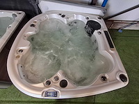 Balboa 5 persoons jacuzzi en buitenspa - afbeelding 1 van  37