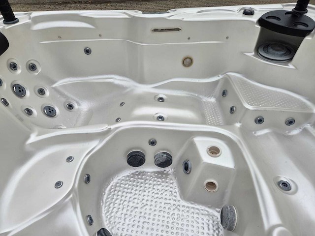 Balboa 5 persoons jacuzzi en buitenspa - afbeelding 11 van  30