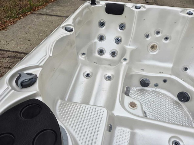Balboa 5 persoons jacuzzi en buitenspa - afbeelding 17 van  30