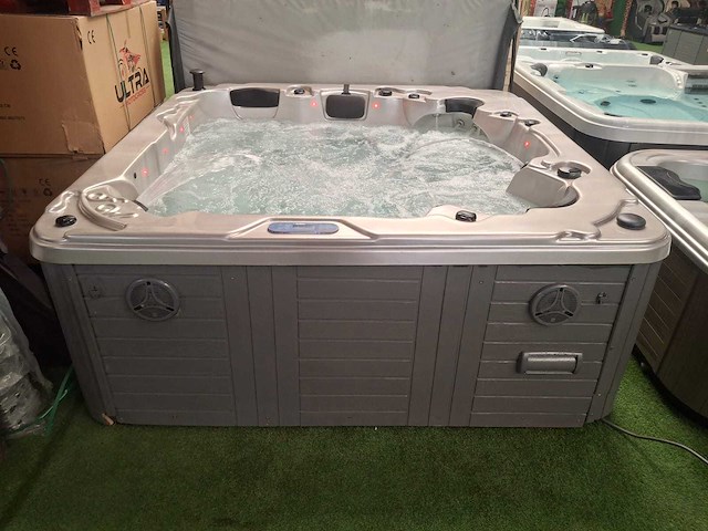 Balboa 5 persoons jacuzzi en buitenspa - afbeelding 25 van  34
