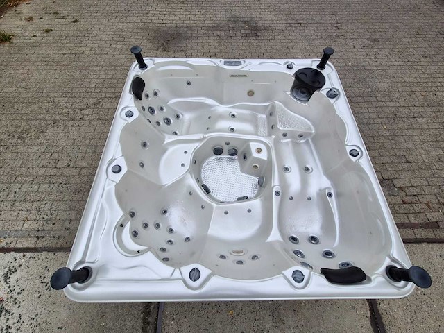 Balboa 5 persoons jacuzzi en buitenspa - afbeelding 1 van  30