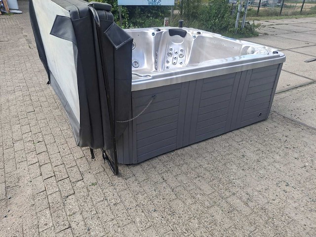 Balboa 5 persoons jacuzzi en buitenspa - afbeelding 42 van  45