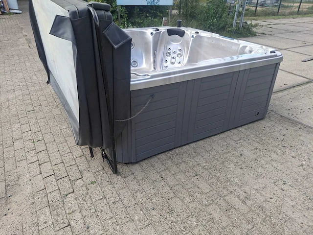 Balboa 5 persoons jacuzzi en buitenspa - afbeelding 42 van  45