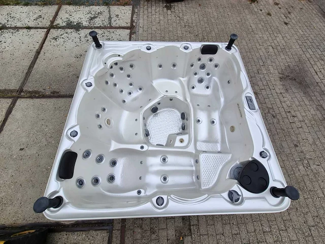 Balboa 5 persoons jacuzzi en buitenspa - afbeelding 26 van  30