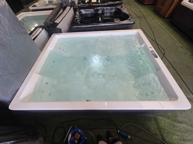 Balboa 6 persoons design spa jacuzzi en buitenspa - afbeelding 9 van  17