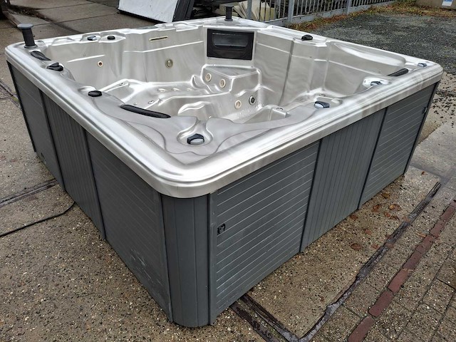 Balboa 6 persoons jacuzzi en buitenspa - afbeelding 22 van  27