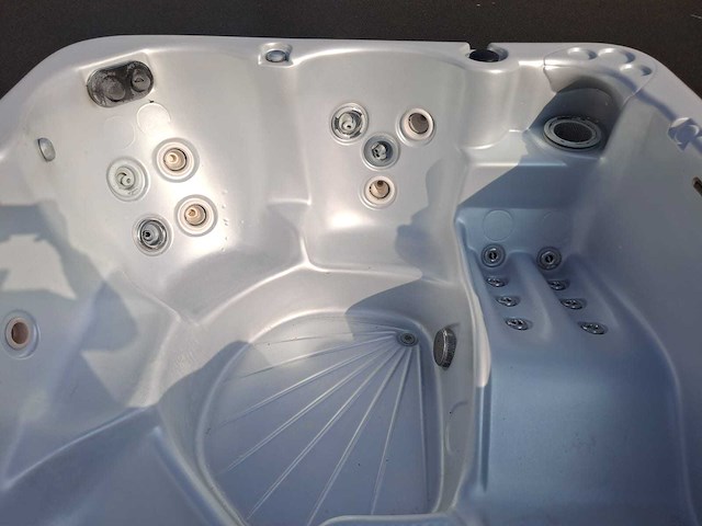 Balboa 6 persoons jacuzzi en buitenspa - afbeelding 16 van  30