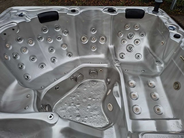 Balboa 6 persoons jacuzzi en buitenspa - afbeelding 12 van  27