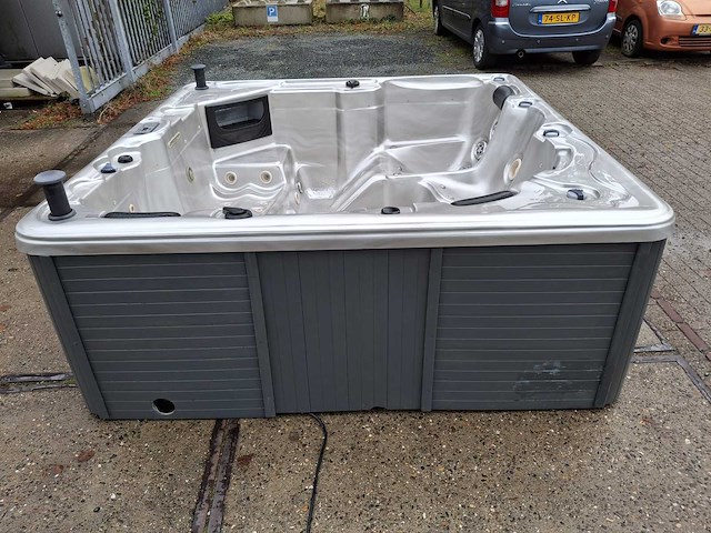 Balboa 6 persoons jacuzzi en buitenspa - afbeelding 13 van  27