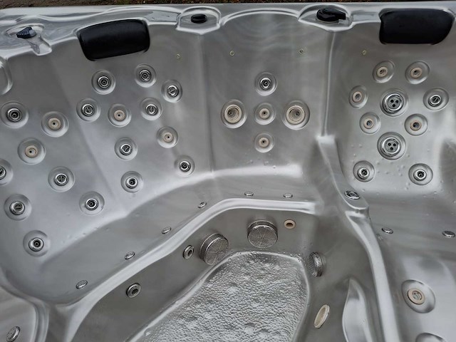 Balboa 6 persoons jacuzzi en buitenspa - afbeelding 17 van  27