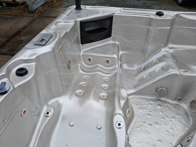 Balboa 6 persoons jacuzzi en buitenspa - afbeelding 18 van  27