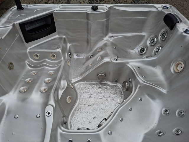 Balboa 6 persoons jacuzzi en buitenspa - afbeelding 19 van  27