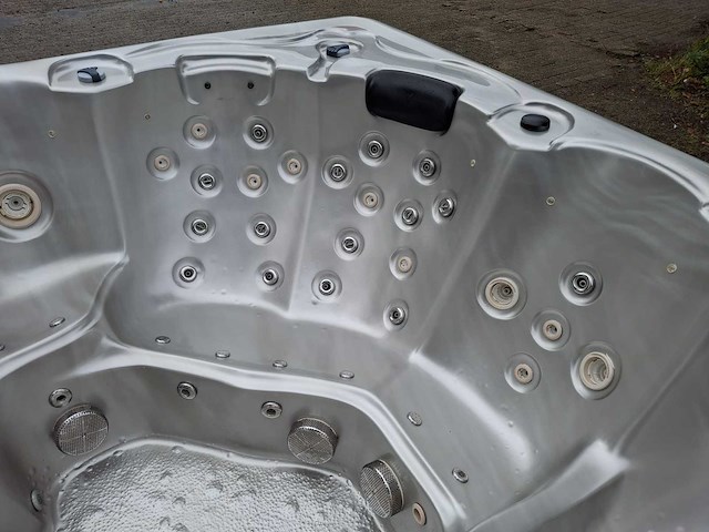 Balboa 6 persoons jacuzzi en buitenspa - afbeelding 9 van  27