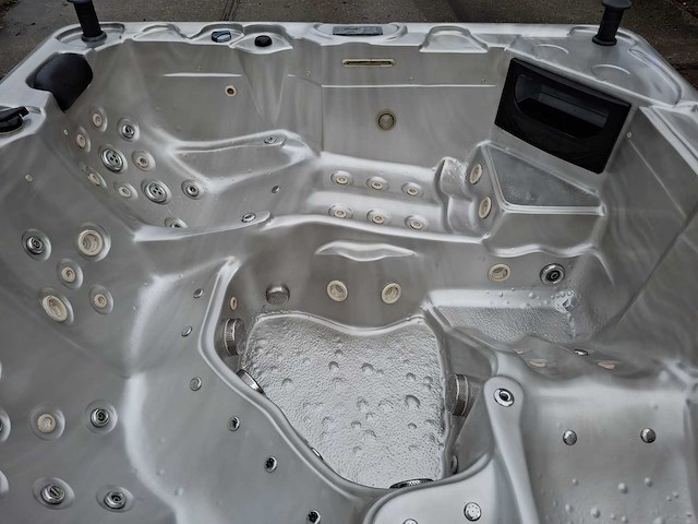 Balboa 6 persoons jacuzzi en buitenspa - afbeelding 15 van  27
