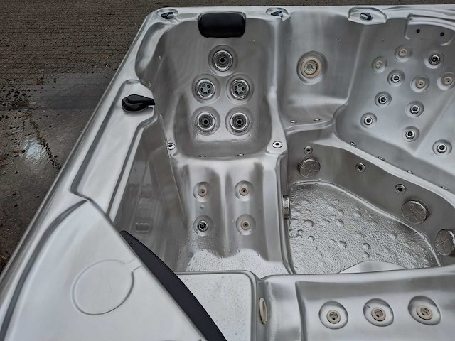 Balboa 6 persoons jacuzzi en buitenspa - afbeelding 25 van  27