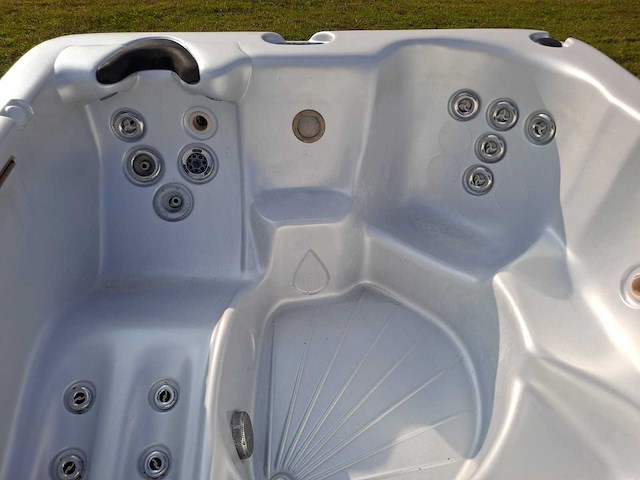 Balboa 6 persoons jacuzzi en buitenspa - afbeelding 2 van  30