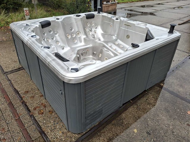 Balboa 6 persoons jacuzzi en buitenspa - afbeelding 8 van  27