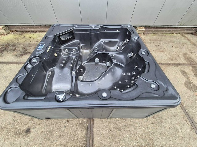 Balboa 6 persoons jacuzzi en buitenspa - afbeelding 8 van  21