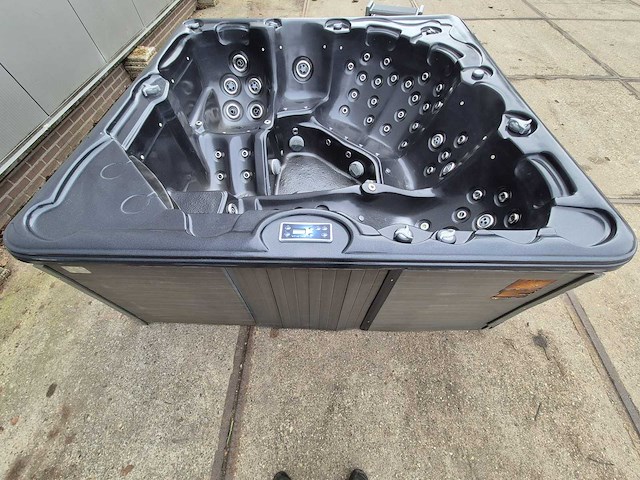 Balboa 6 persoons jacuzzi en buitenspa - afbeelding 17 van  23