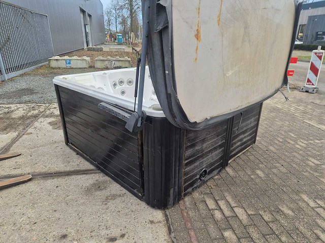 Balboa 6 persoons jacuzzi en buitenspa - afbeelding 12 van  30