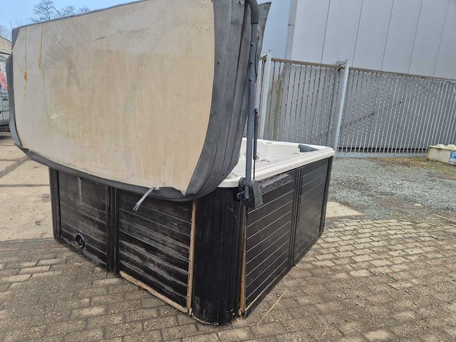 Balboa 6 persoons jacuzzi en buitenspa - afbeelding 19 van  30