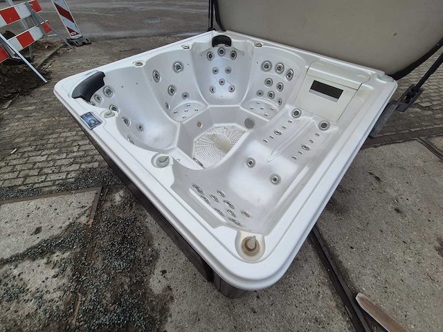 Balboa 6 persoons jacuzzi en buitenspa - afbeelding 9 van  34