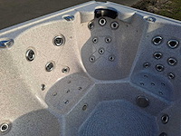 Balboa 6 persoons jacuzzi en buitenspa - afbeelding 1 van  2