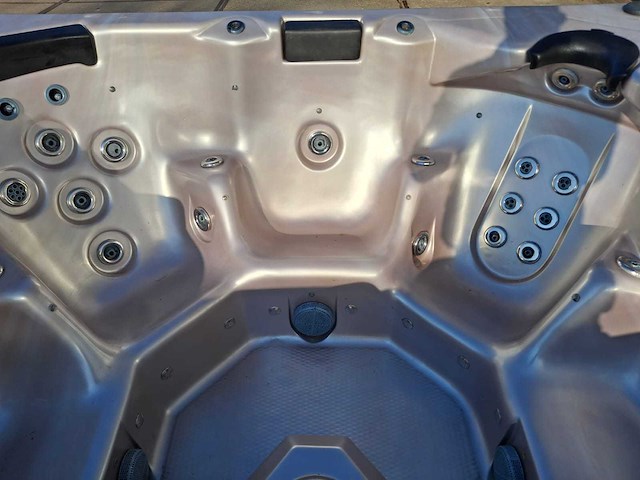 Balboa 6 persoons jacuzzi en buitenspa - afbeelding 3 van  5