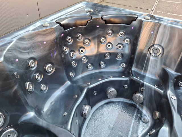 Balboa 6 persoons jacuzzi en buitenspa - afbeelding 2 van  30
