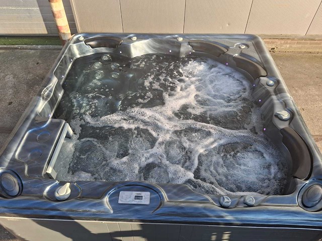 Balboa 6 persoons jacuzzi en buitenspa - afbeelding 10 van  30