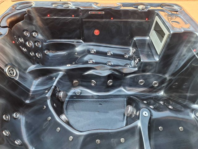 Balboa 6 persoons jacuzzi en buitenspa - afbeelding 15 van  30