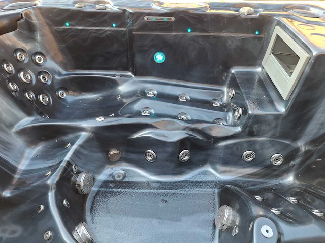 Balboa 6 persoons jacuzzi en buitenspa - afbeelding 17 van  30