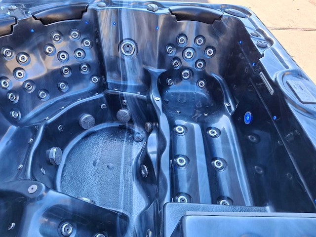 Balboa 6 persoons jacuzzi en buitenspa - afbeelding 20 van  30