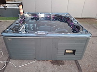 Balboa 6 persoons jacuzzi en buitenspa - afbeelding 27 van  30