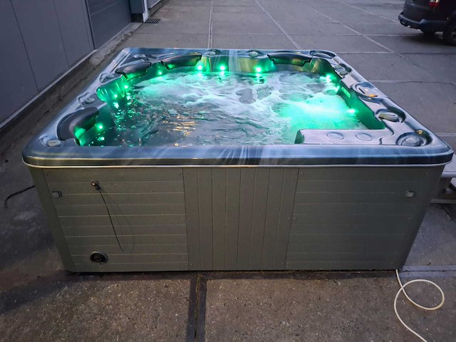 Balboa 6 persoons jacuzzi en buitenspa - afbeelding 21 van  30