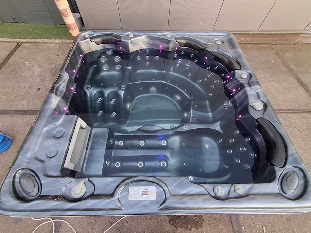 Balboa 6 persoons jacuzzi en buitenspa - afbeelding 29 van  30