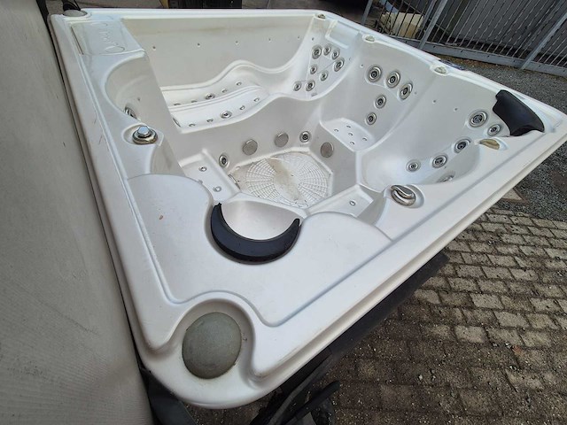 Balboa 6 persoons jacuzzi en buitenspa - afbeelding 2 van  24