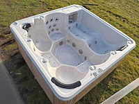 Balboa 6 persoons jacuzzi en buitenspa - afbeelding 3 van  3