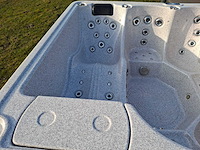Balboa 6 persoons jacuzzi en buitenspa - afbeelding 1 van  7