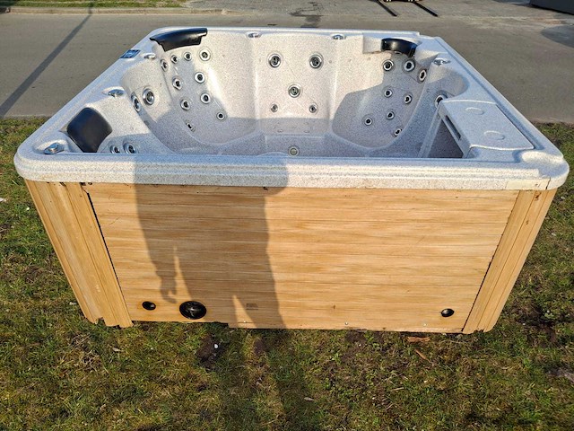 Balboa 6 persoons jacuzzi en buitenspa - afbeelding 3 van  7