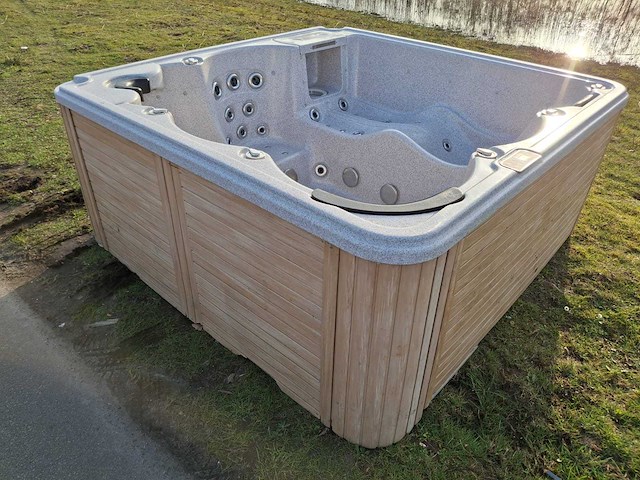 Balboa 6 persoons jacuzzi en buitenspa - afbeelding 5 van  7