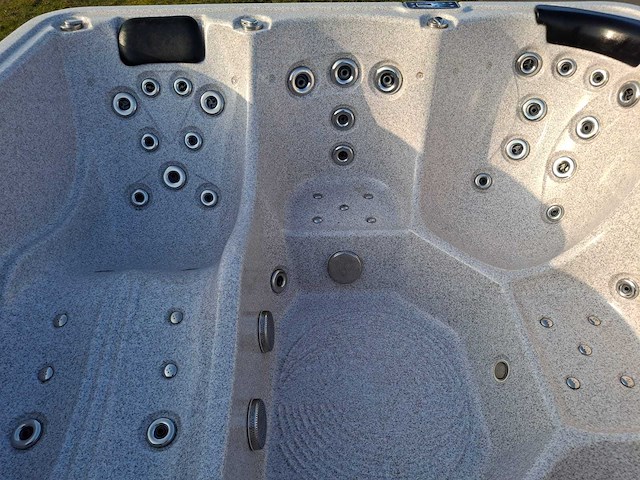 Balboa 6 persoons jacuzzi en buitenspa - afbeelding 11 van  21