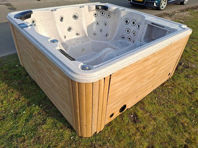 Balboa 6 persoons jacuzzi en buitenspa - afbeelding 16 van  21