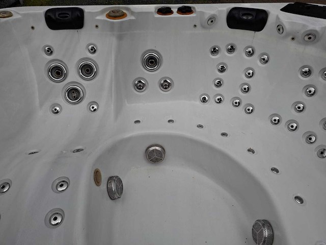Balboa 6 persoons jacuzzi en buitenspa - afbeelding 22 van  36