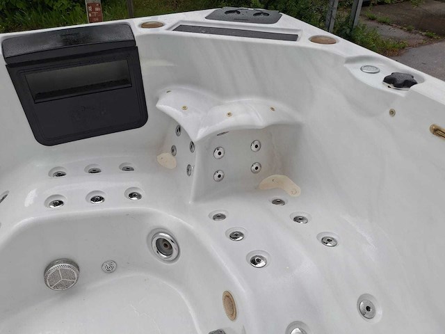 Balboa 6 persoons jacuzzi en buitenspa - afbeelding 31 van  36